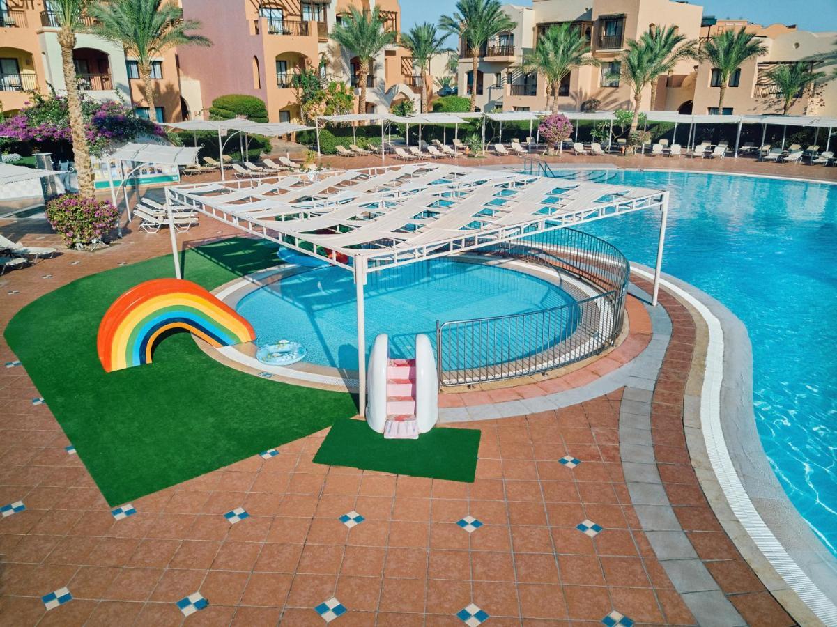 Jaz Makadi Saraya Resort Хургада Екстер'єр фото A swimming pool at a hotel in Egypt