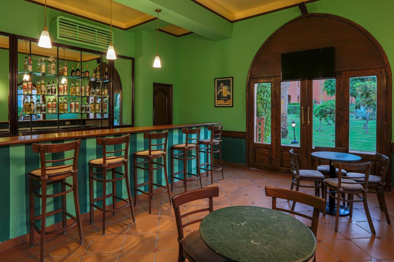 Jaz Makadi Saraya Resort Хургада Екстер'єр фото The bar at the hotel